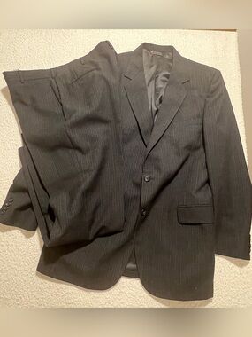 John Alexander Men’s Pinstripe Two-Piece Black/ Charcoal Suit